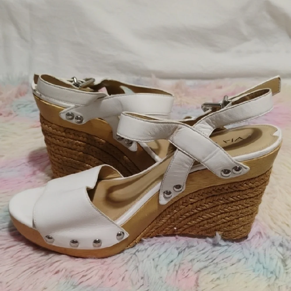 (#23) Via Spiga White Leather Silver Studded Wedge Sandals Sz.8M
